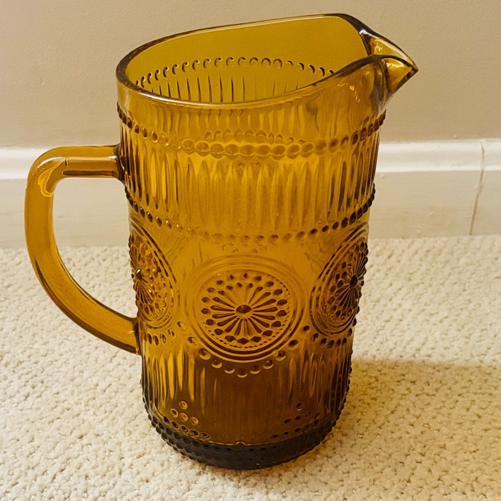 NWOT Pioneer Woman Glass Pitcher